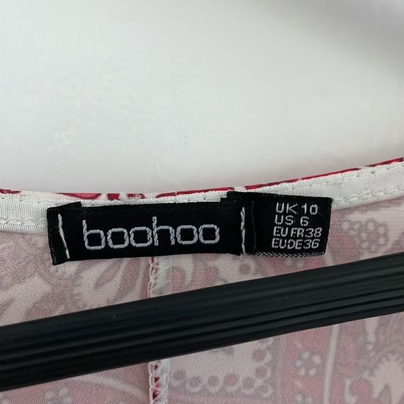 Boohoo summer romper! Bell sleeves with shorts and belt! Boohoo brand size US 6 - Picture 2 of 2